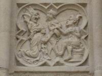 Lyon, Cathedrale St-Jean apres renovation, Portail, Plaque gravee, Homme et demons